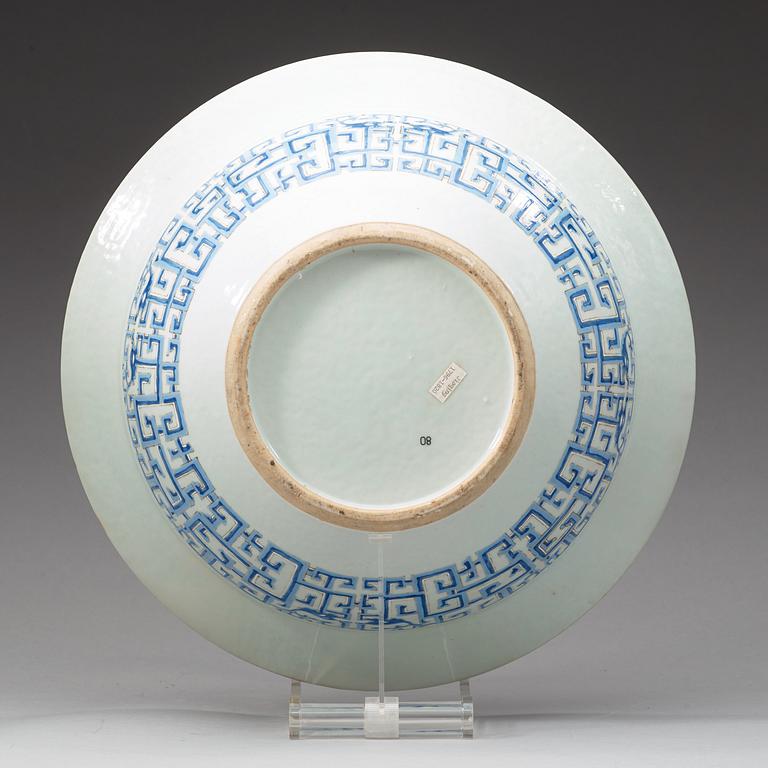 A famille rose basin, Qing dynasty, 19th Century.