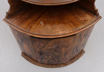 HÖRNSKÅP, allmoge, 1700-/1800-tal.