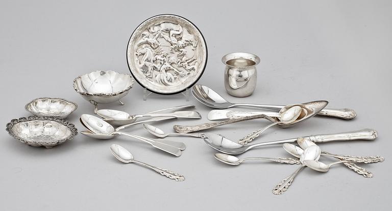 PARTI SILVER, 23 delar, bl a J.E. Torsk, Stockholm 1851, tot vikt ca 489 g.