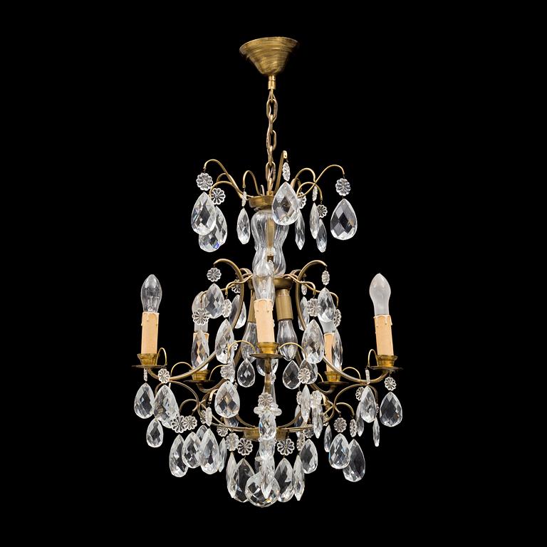 A Rococ style chandelier, mid 20th Century.