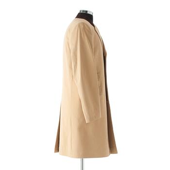 PARK HOUSE, a beige cotton coat.