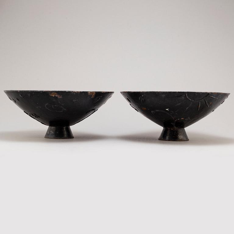 OLOF HULT, trädgårdsurnor, ett par, "Mikrokosmos", Näfveqvarns Bruk.