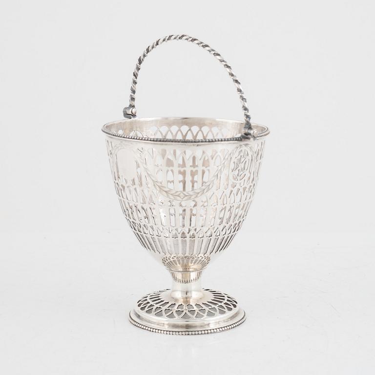 An English sweetmeat basket, mark of Benjamin Davis, London, England 1817.