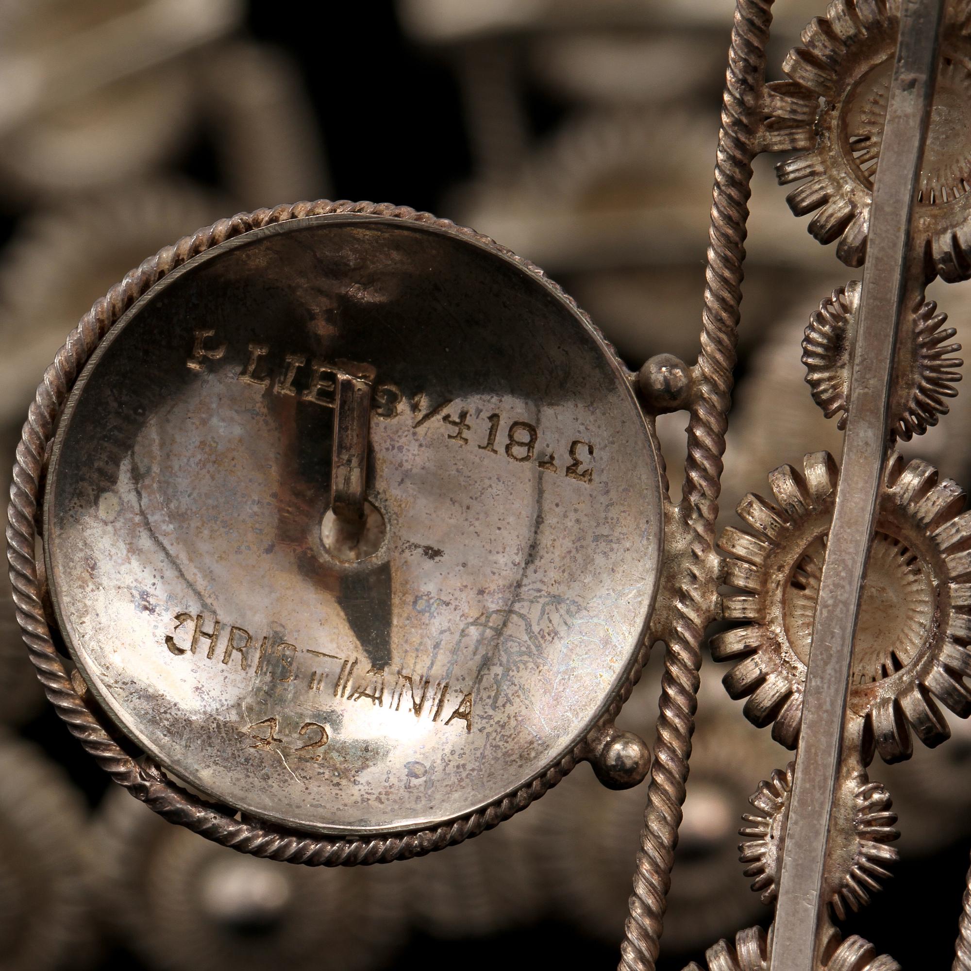 DIADEM samt ARMBAND, silver, omkring 1900-talets mitt. Vikt 65 g.