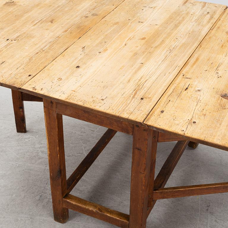 A pine gateleg table, 19th Century.