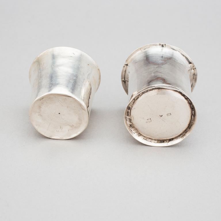 BÄGARE, 2 st, silver, 1700-1800-tal. Ca 46 gram.