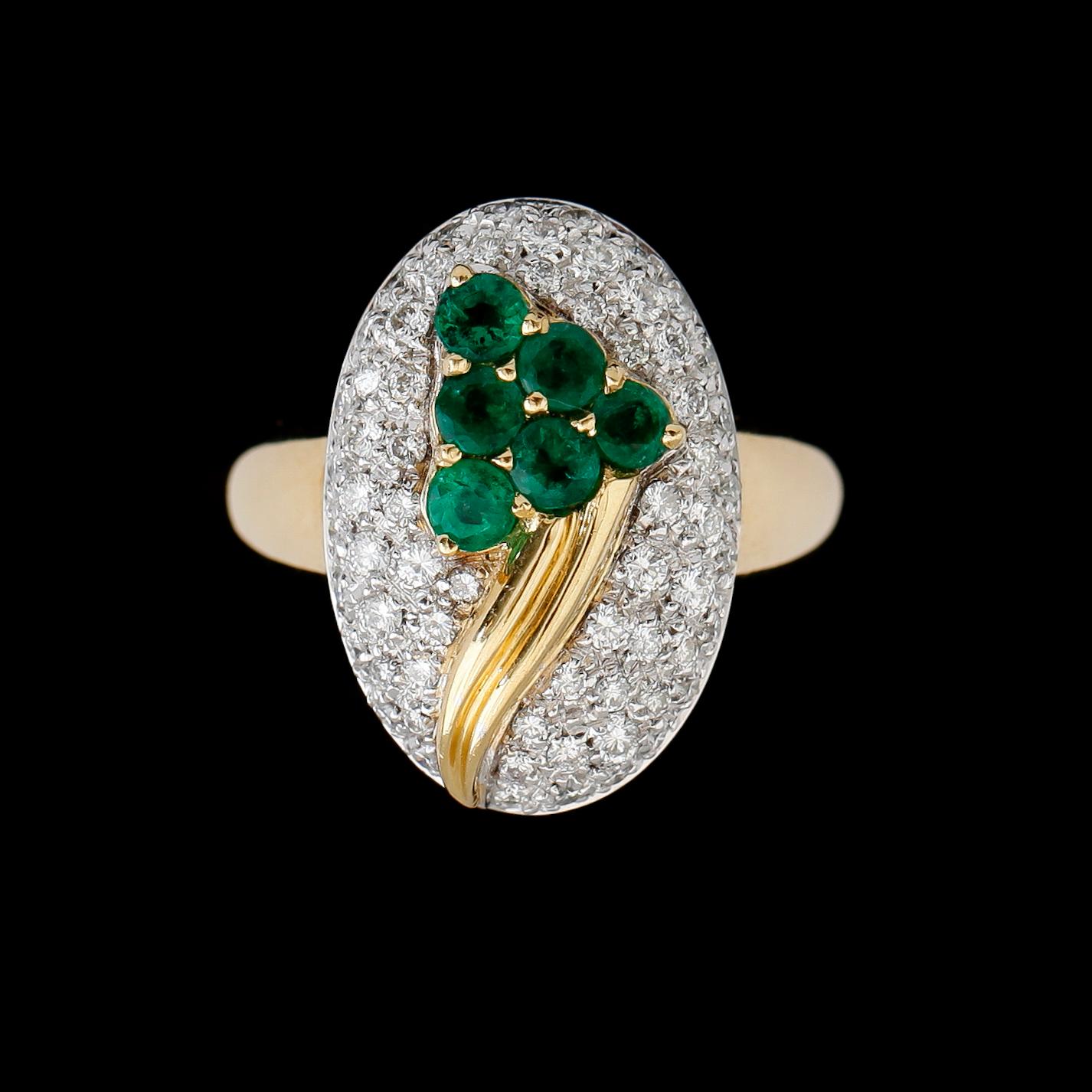 RING, 18 k guld, smaragder tot ca 1.27 ct och diamanter tot ca 1.09 ct. Total vikt ca 11 g.