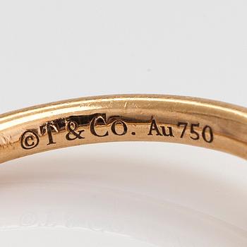 Tiffany & Co, an 18K gold 'T-wire' ring.