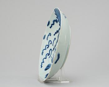 A blue and white charger. Yong cheng (1723-35).