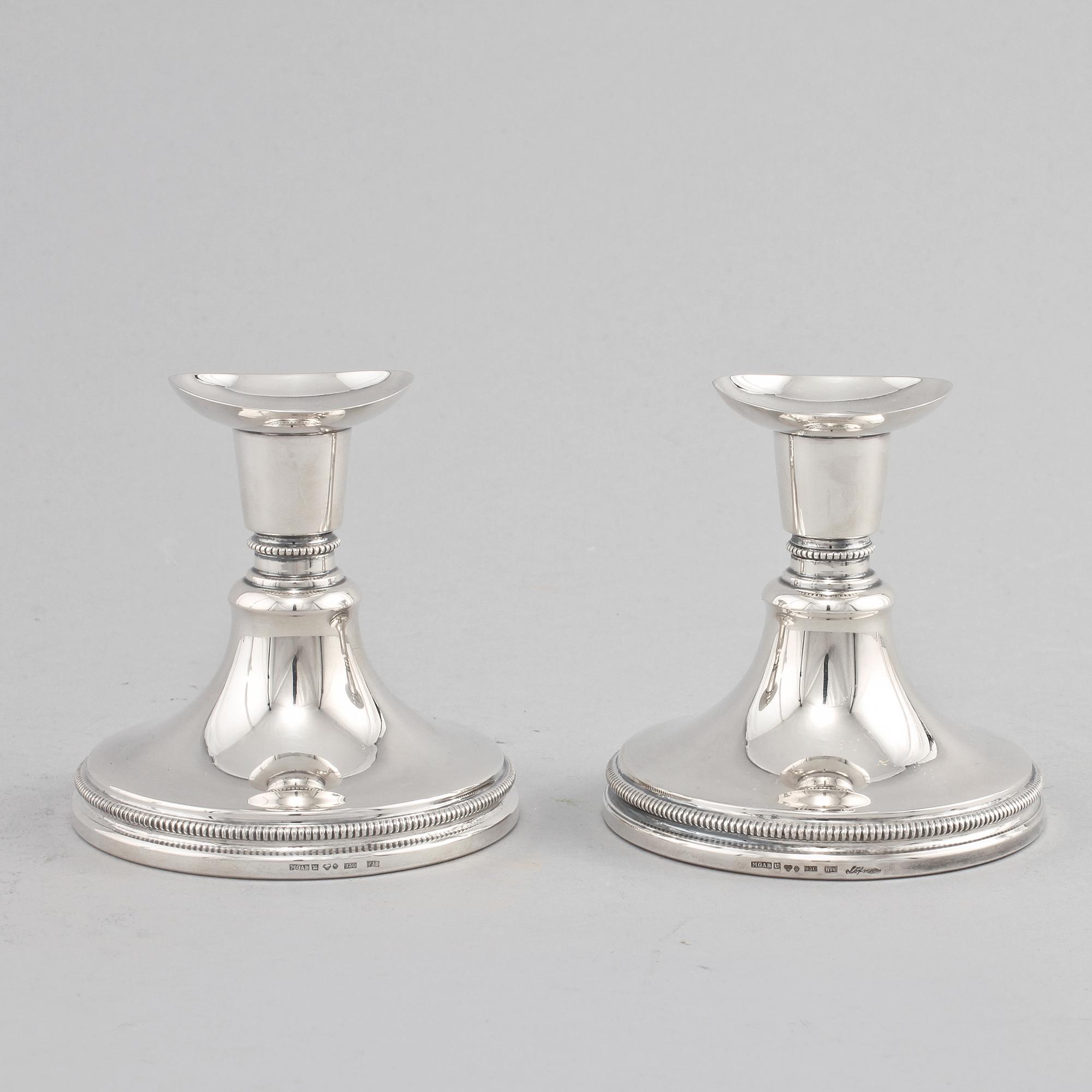 LJUSSTAKAR, ett par, silver, en signerad Erik Löfman, MGAB, Uppsala, 1980-tal.