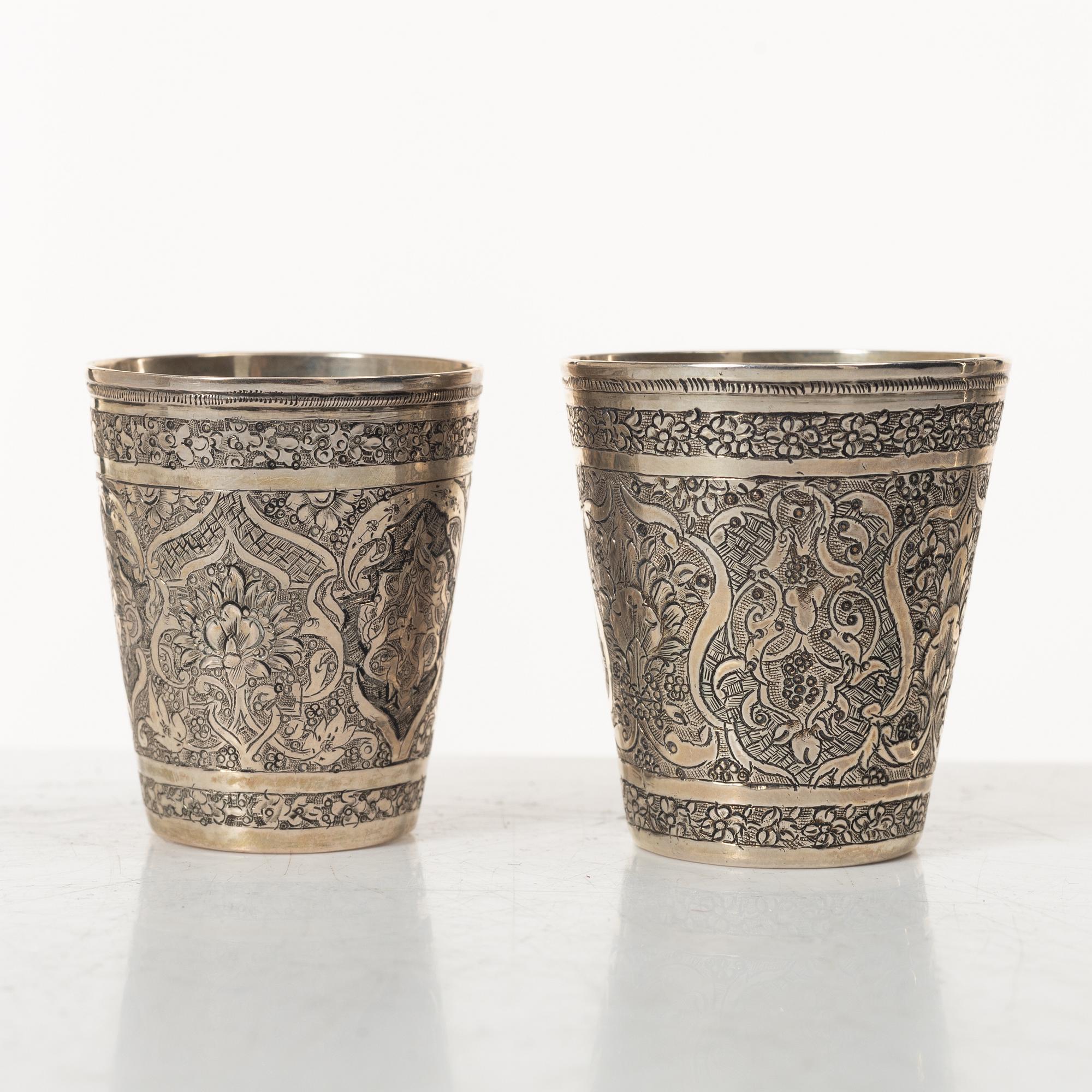 Supkoppar, 12 st snarlika, silver, Persiska, 1900-talets första hälft. Totalvikt436 gram.