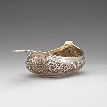 A Russian early 20th century parcel-gilt kovsh, marks of Ivan Chlebnikov, Moscow 1899-1908.