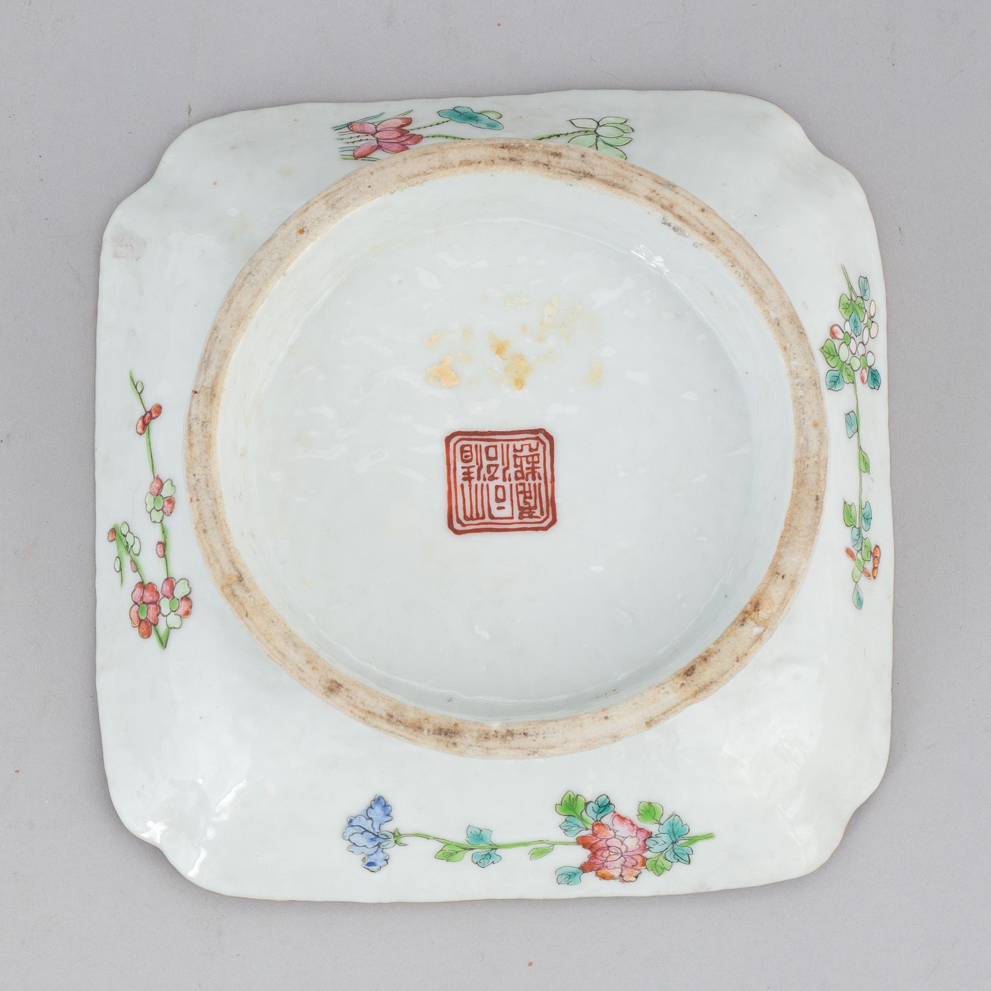 A famille rose dish, Qing dynasty, late 19th century.