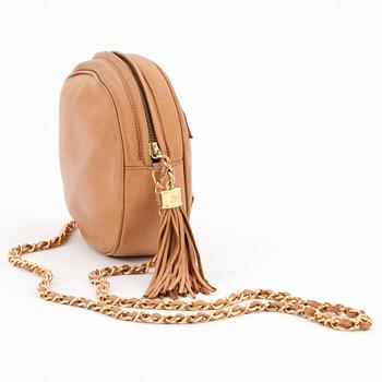 CHANEL, a beigebrown leather shoulder bag.