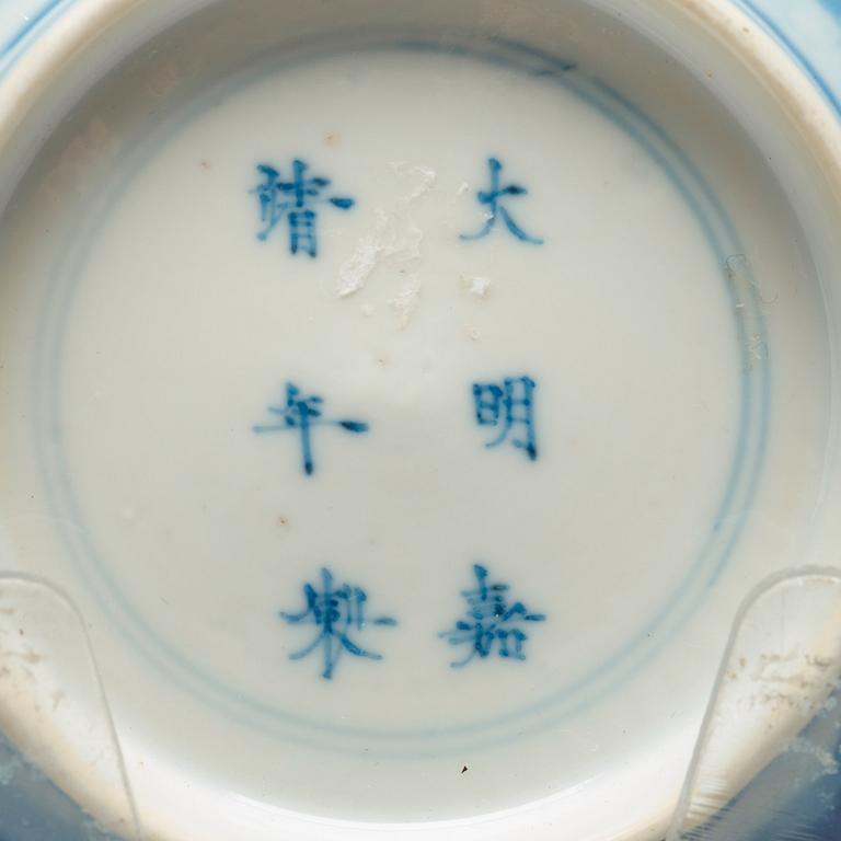 A pair of blue and white bowls, Qing dynasty, Kangxi (1662-1722).