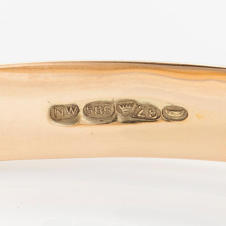 A 14K gold bangle. Westerback, Helsinki 1953.