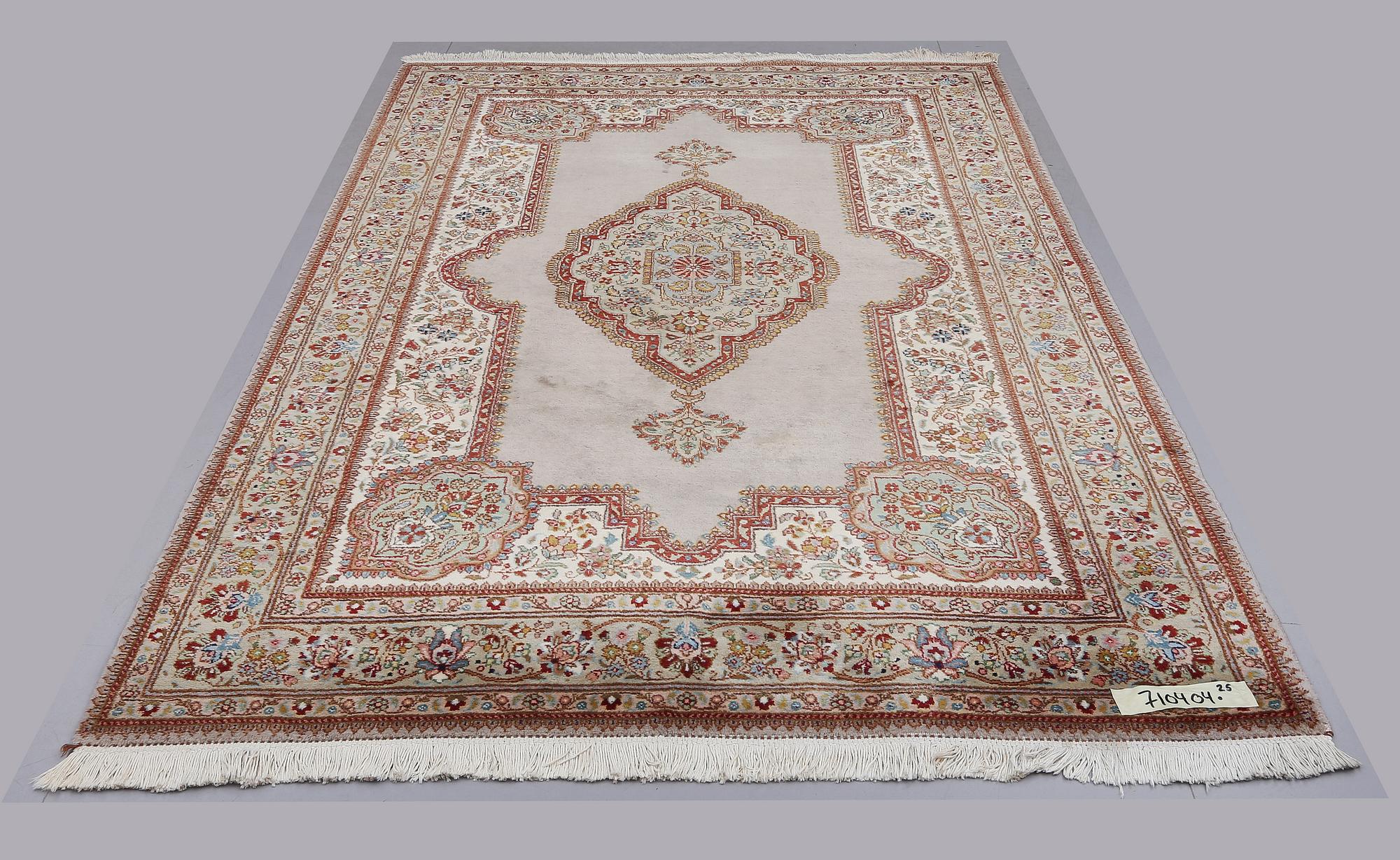 MATTA, orientalisk, ca 275 x 187 cm.