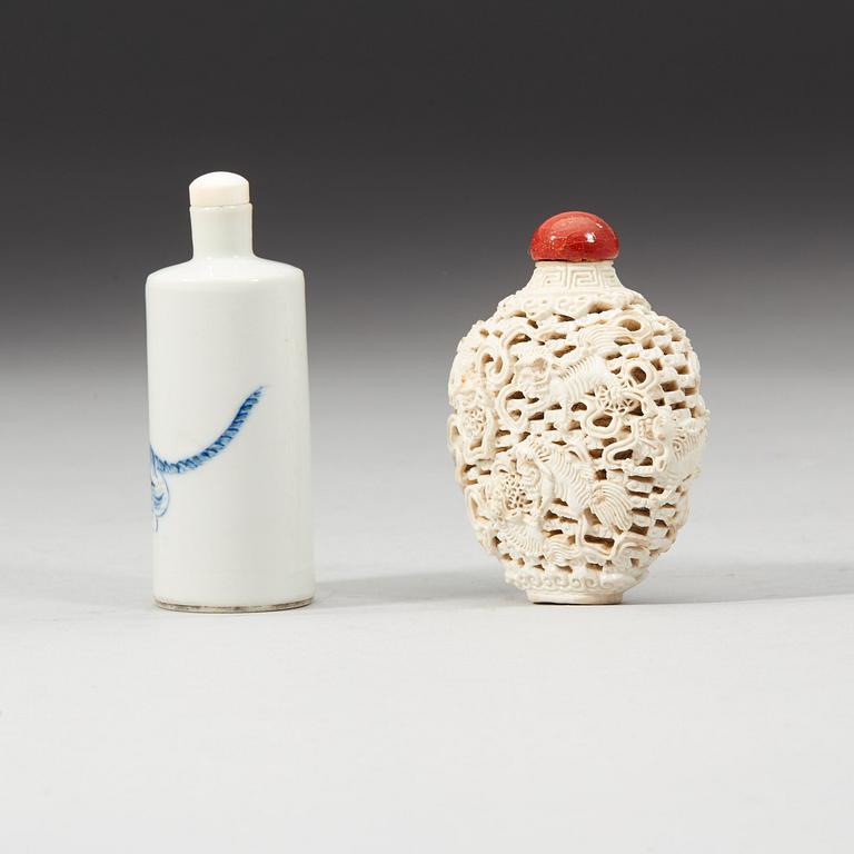 Two porcelain snuff bottles, Qing dynasty (1644-1912).