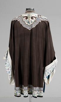 A Chinese silk gown, early 20th cent.