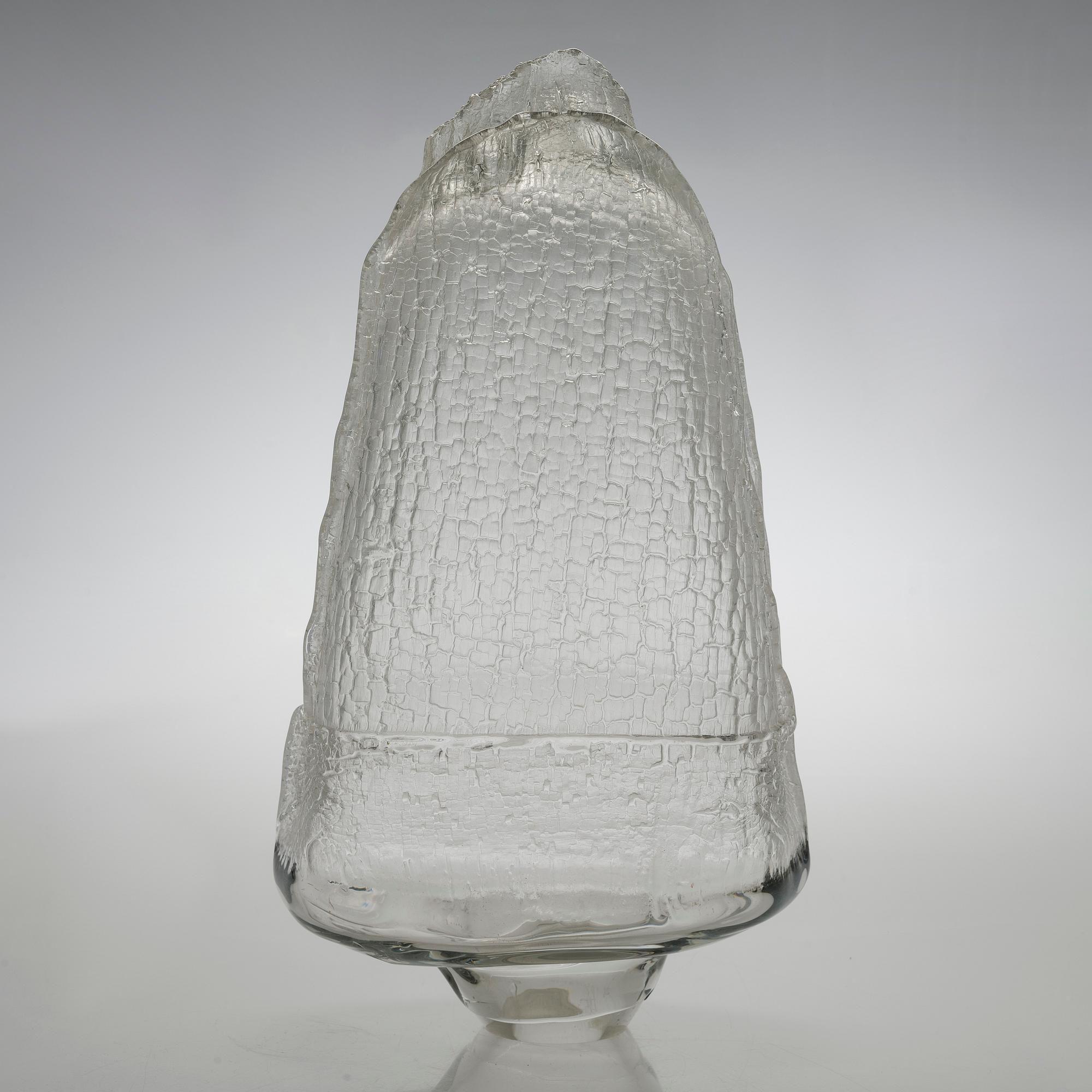 Timo Sarpaneva, a 'Shadows' sculpture from Finlandia series, signed Timo Sarpaneva, Iittala.