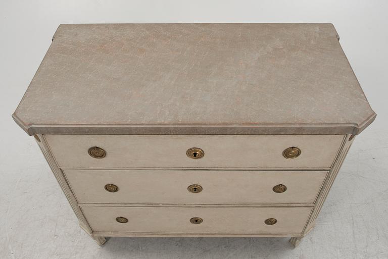 A late Gustavian chest of drawers, 19th century.