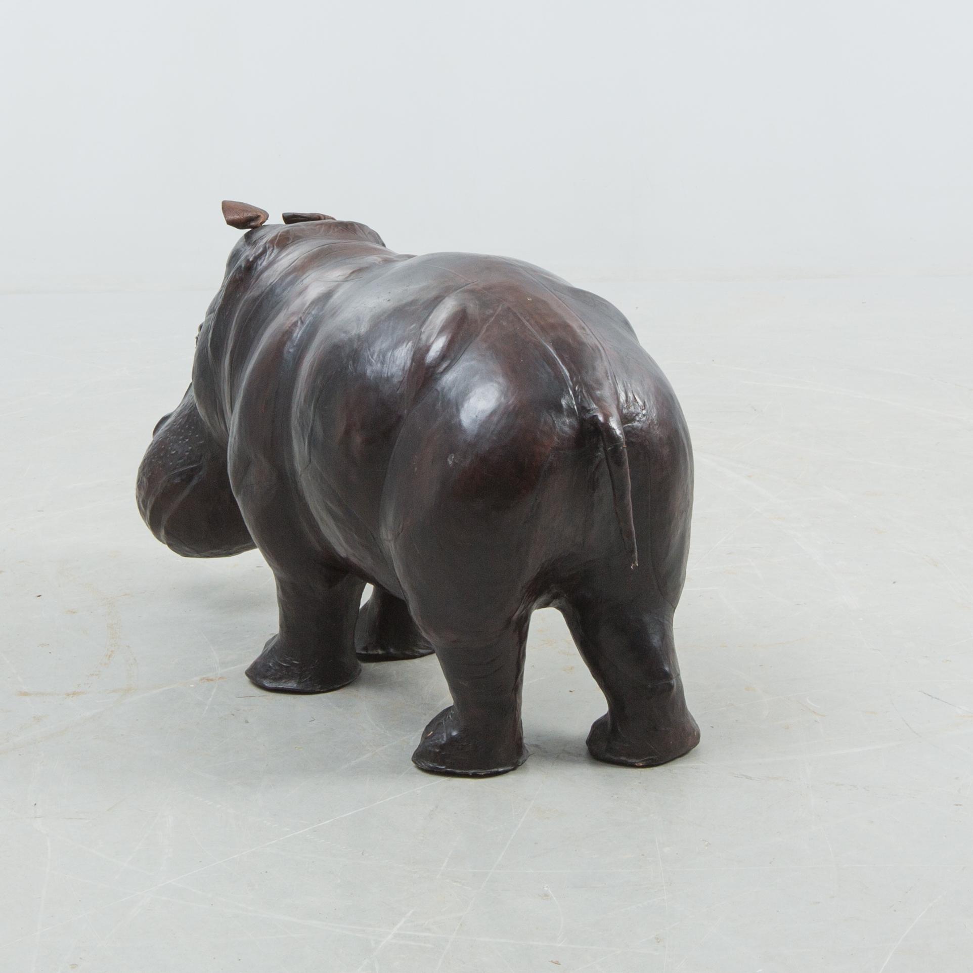 FOTPALL, i form av flodhäst, 1900-talets andra hälft.