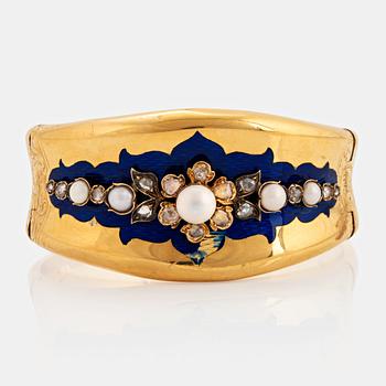 An 18K gold bracelet partly enamelled set with pearls and rose-cut diamonds.