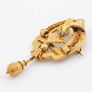 Brooch 18K gold with pearls.