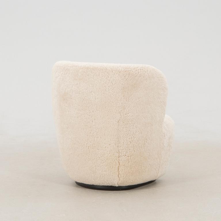 Space Copenhagen swivel armchair "Stay lounge chair" for Gubi Denmark, designed in 2015.
