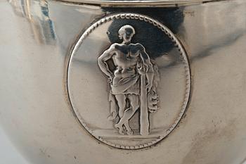 GRÄDDKANNA, silver. Otydlig mästarstämpel. Stockholm 1796. Höjd 14 cm, vikt 212 g.