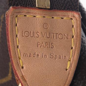 VÄSKA, "Pochette Accessoires", Louis Vuitton.