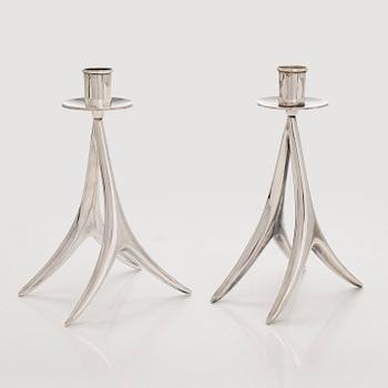 Anna-Greta Eker, ljusstakar, ett par, silver, Auran Kultaseppä Oy, Åbo, 1964-1972.