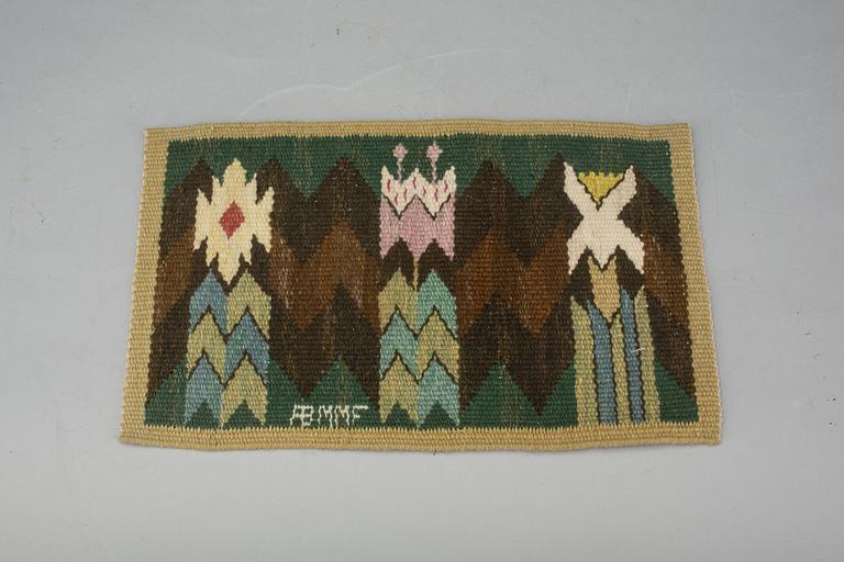 VÄVNAD. "Täppan". Gobelängteknik. Signerad AB MMF (AB Märta Måås-Fjetterström). Ca 36 x 22,5 cm.