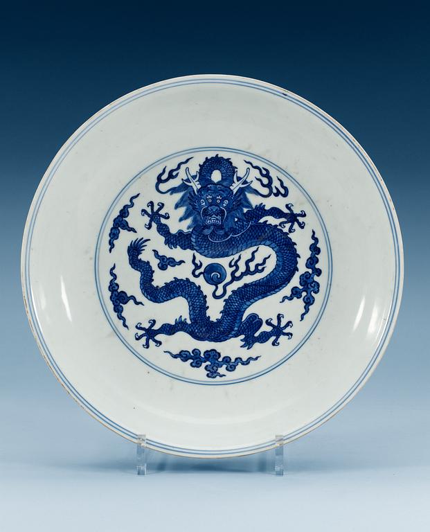 A blue and white ming style 'dragon' dish, Qing dynasty (1644-1912).