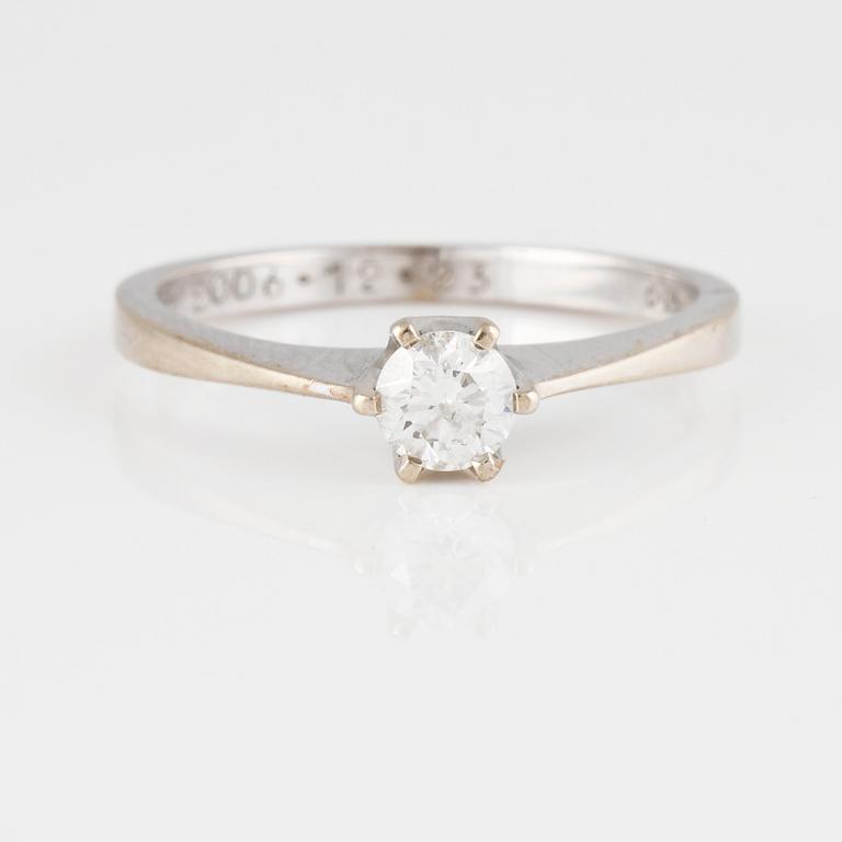 RING, 18K guld med briljantslipad diamant 0.25 ct, Iduna, Varberg. Vikt 2,5 gram.