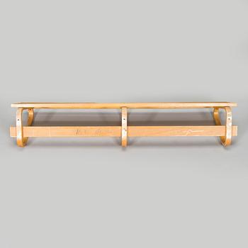 Alvar Aalto, vaatenaulakko, O.Y. Huonekalu- ja Rakennustyötehdas A.B. 1900-luvun puoliväli.