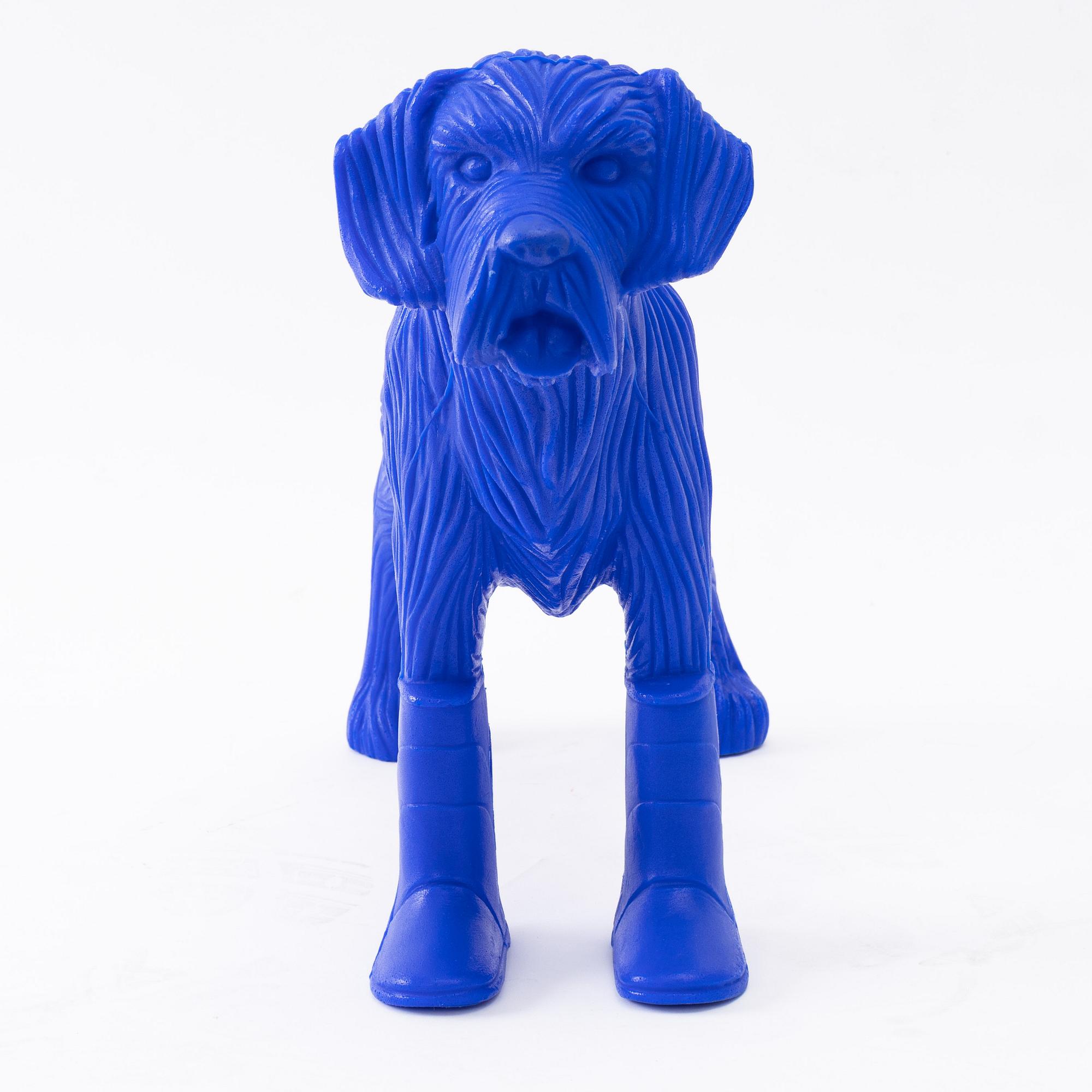 William Sweetlove, "Cloned Schnauzer with water bottle". (Blue).