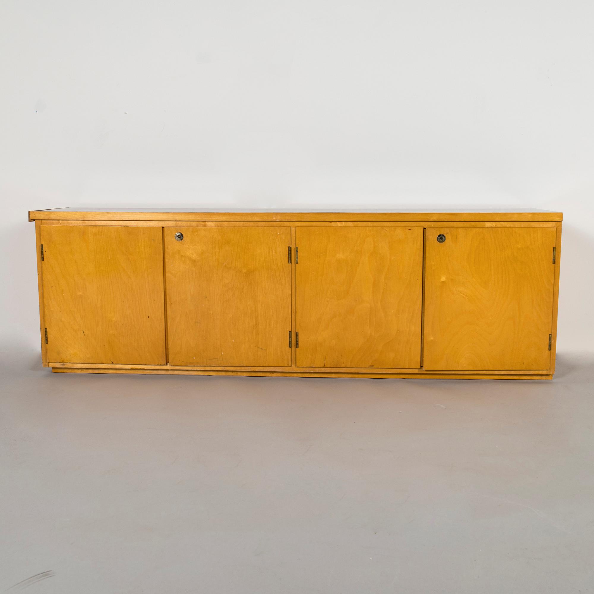 Artek Design, sideboard beställningsarbetet tillverkare O.Y. Huonekalu- ja Rakennustyötehdas A.B., 1952.