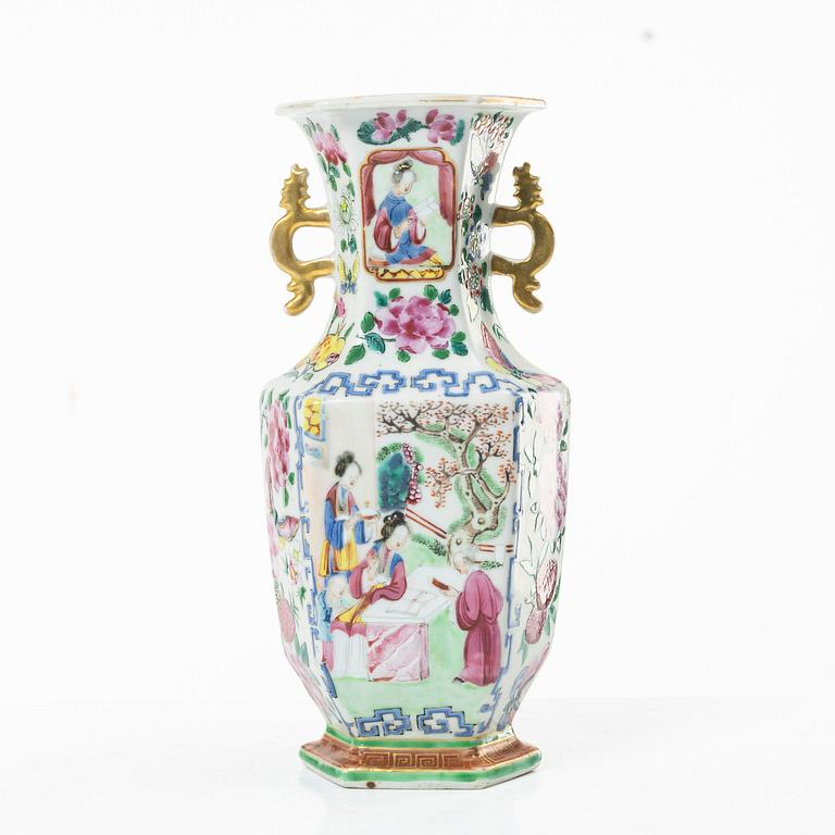 Vas, porslin. Qingdynastin, Kanton, 1800-tal.