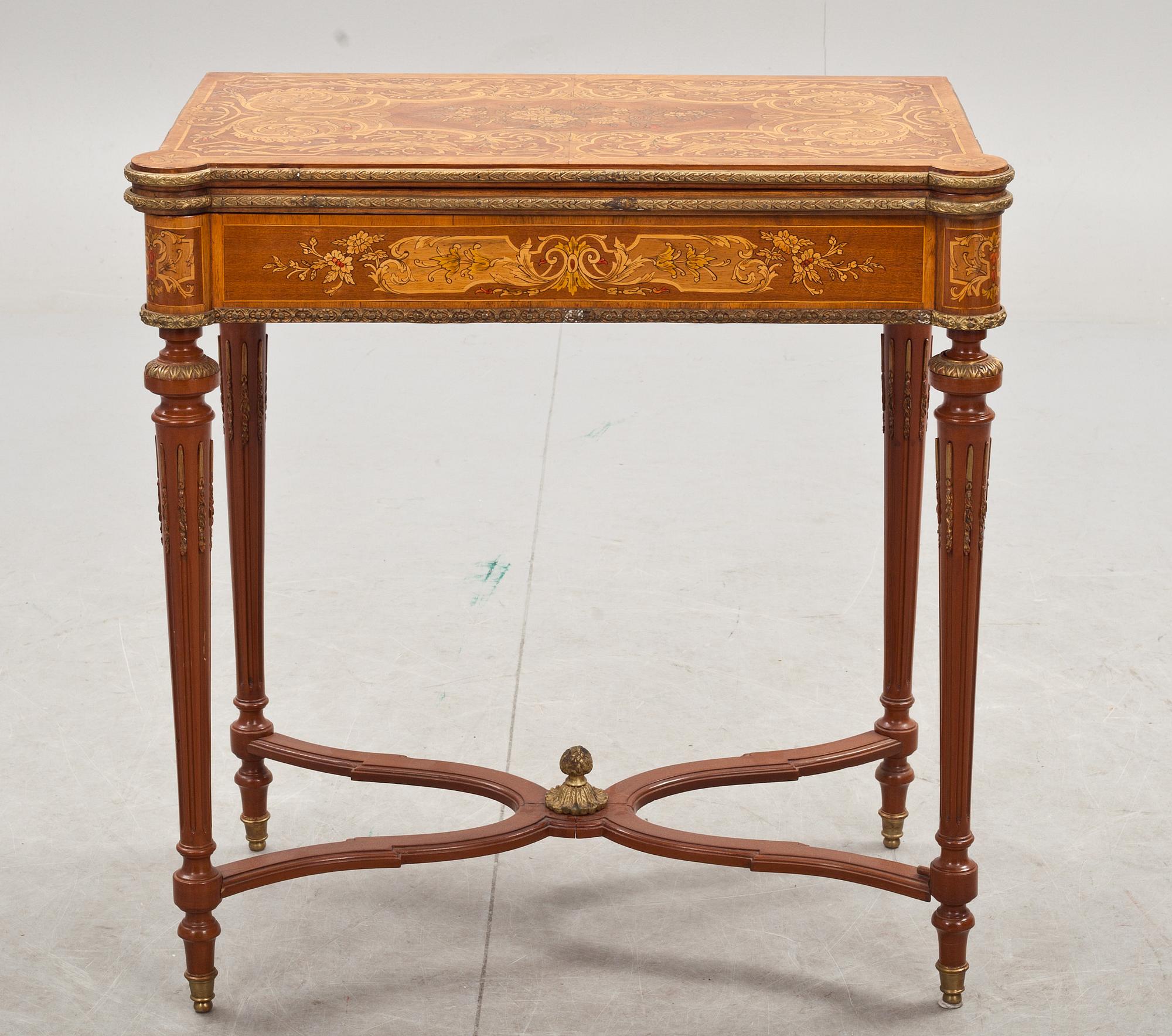 SPELBORD, Louis XVI-stil. 1900-talets mitt.