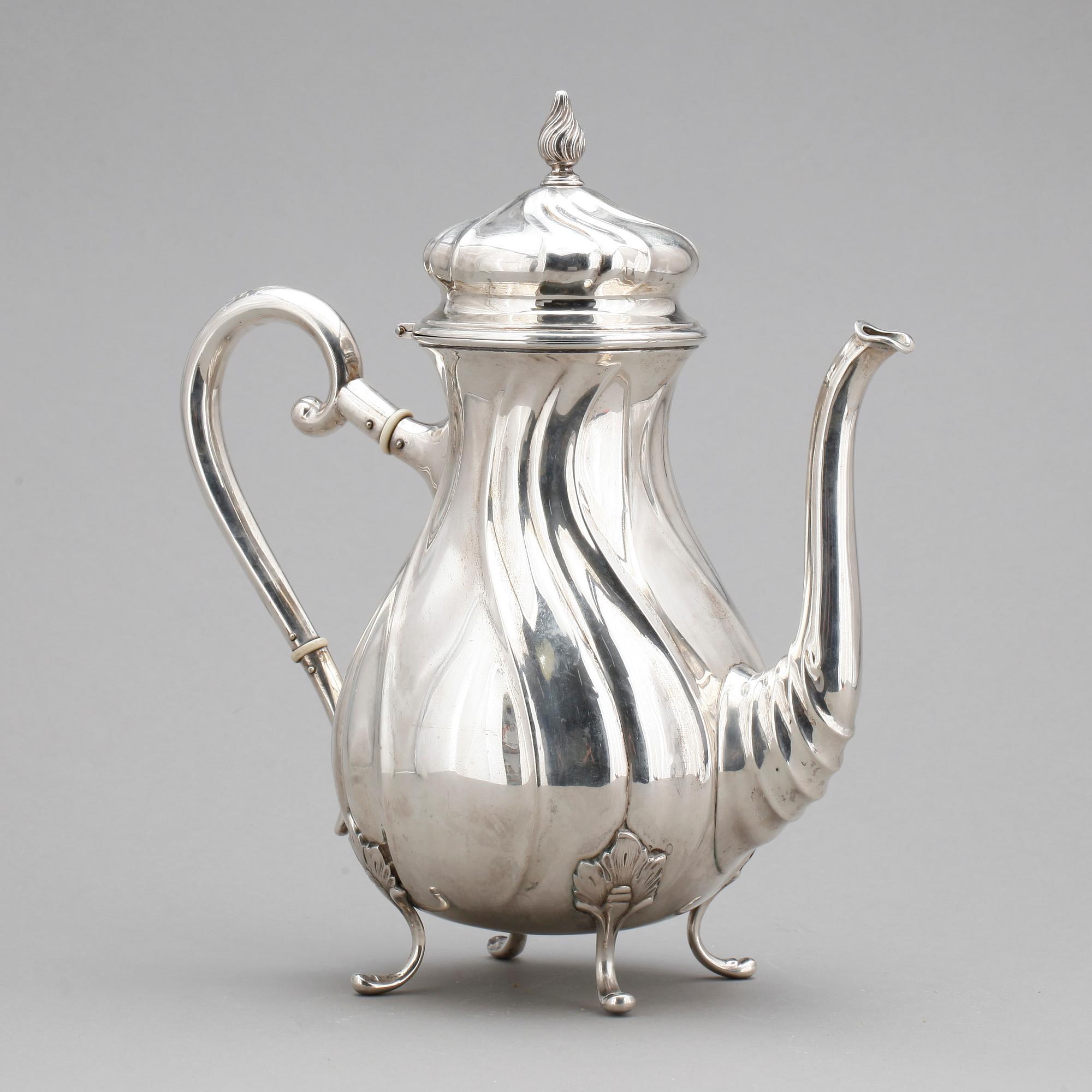 KAFFEKANNA, rokoko stil, silver, Johannes Siggaard, Danmark 1937. Vikt ca 631 gram.