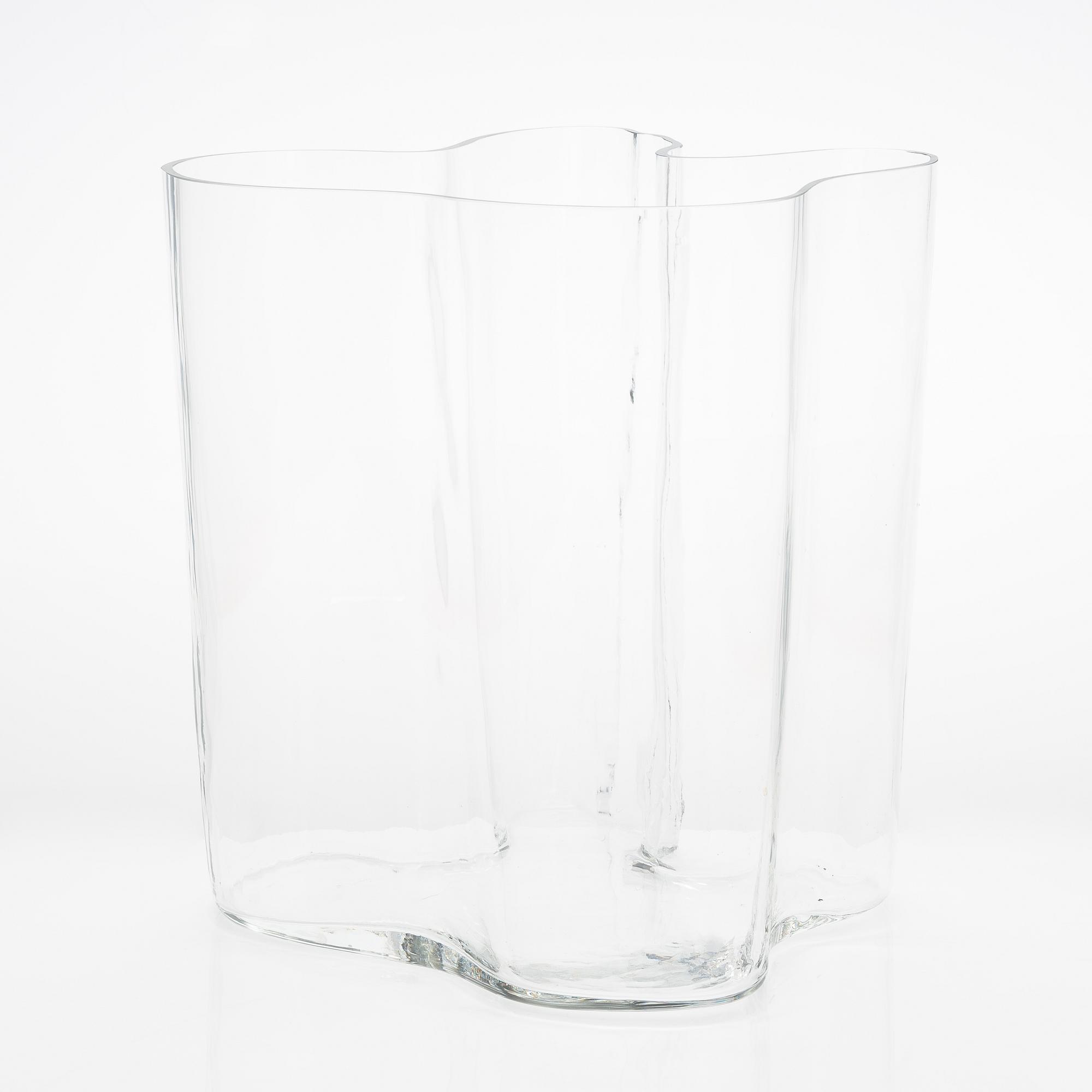 Alvar Aalto,  maljakko, malli 3031, signeerattu Alvar Aalto 28/1985.