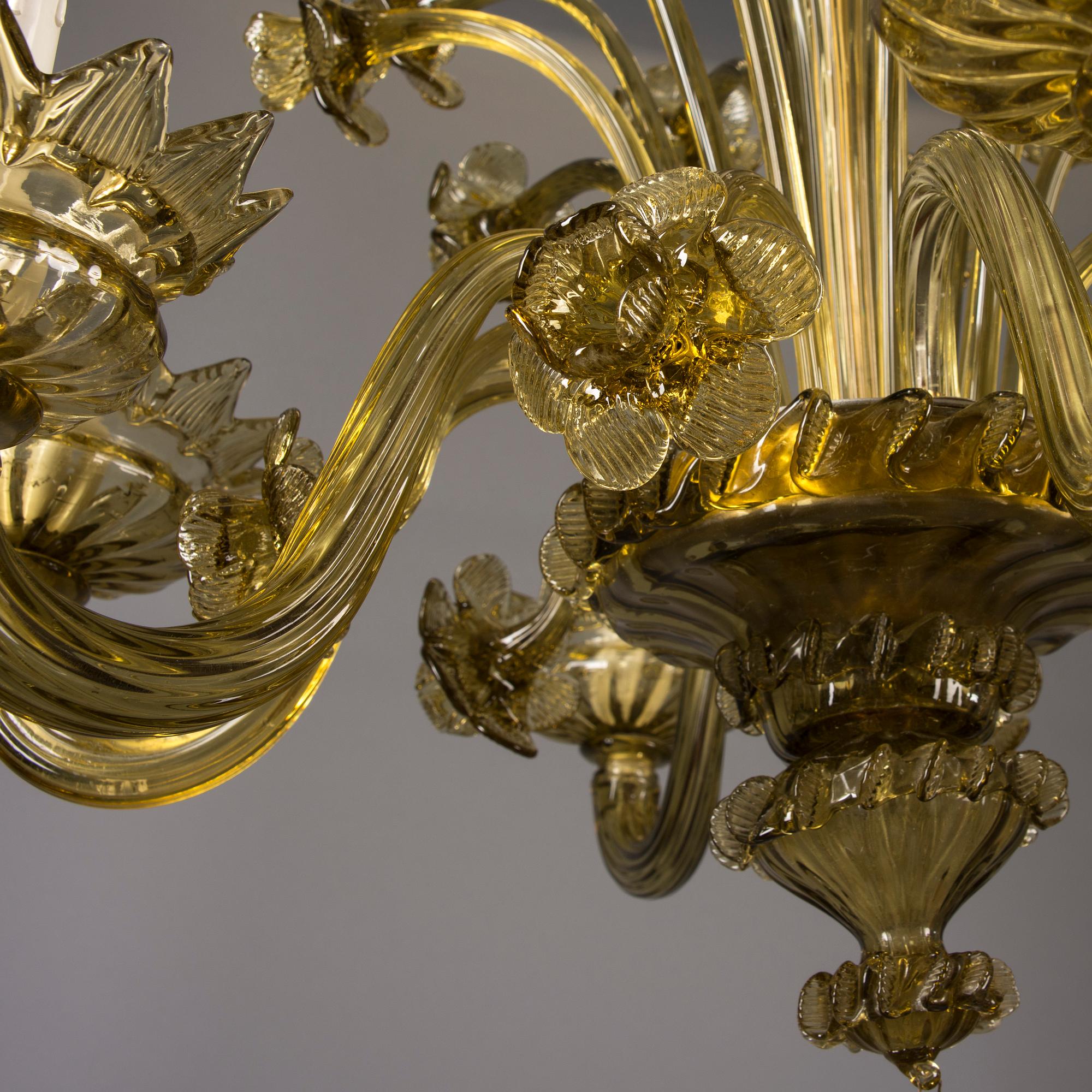 TAKKRONA, Murano, 1900-talets mitt. Höjd ca 70 cm.
