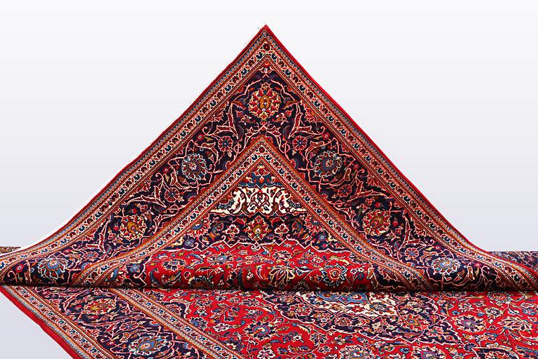 A carpet, Kashan, 308 x 202 cm.