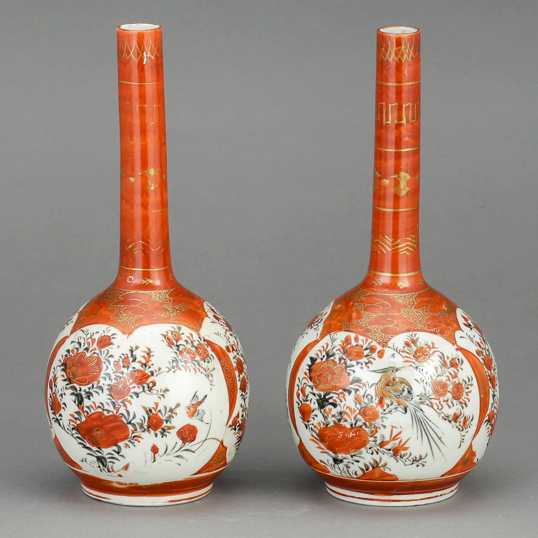 VASER, ett par. Porslin, sannolikt Japan, omkring 1900.