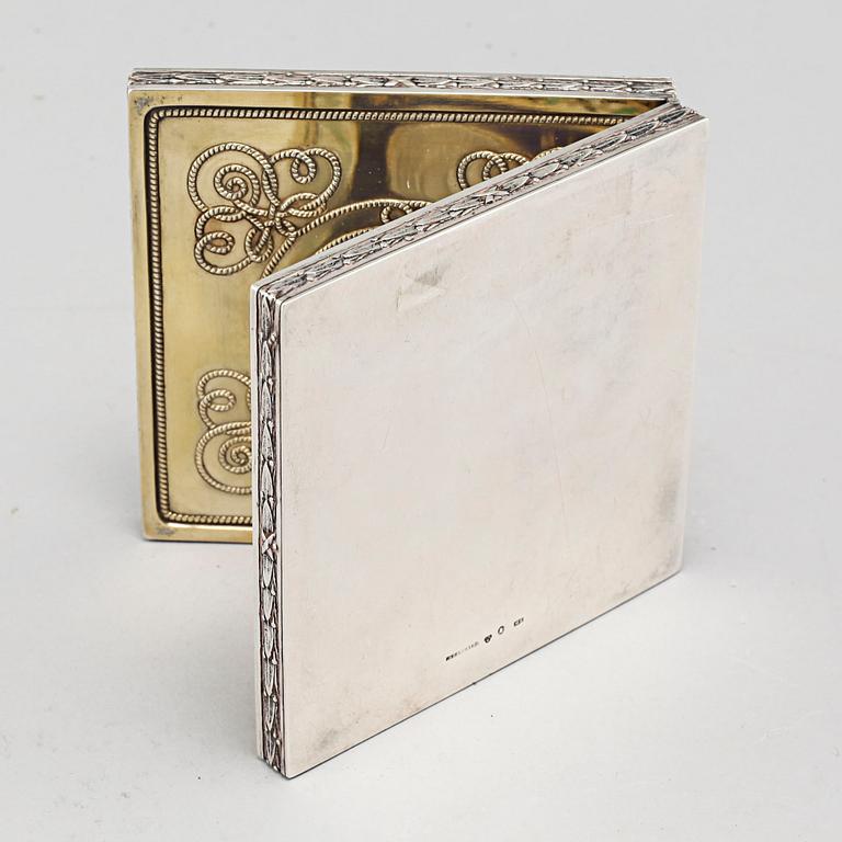 A silver medal and case, case from C G Hallberg in Stockholm 1899.