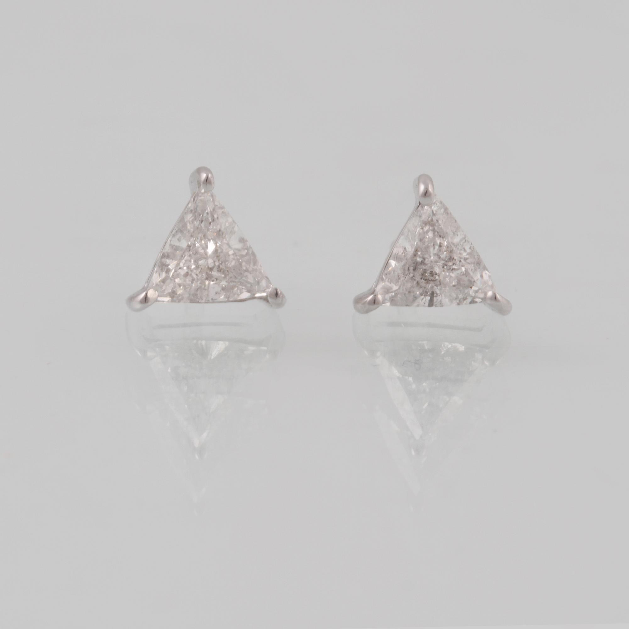 ÖRHÄNGEN, 18K vitguld med triangelslipade diamanter, xa 0.95 ct. Vikt 2,5 gram.