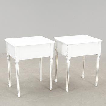 SÄNGBORD, ett par, gustaviansk stil, 1900-tal.