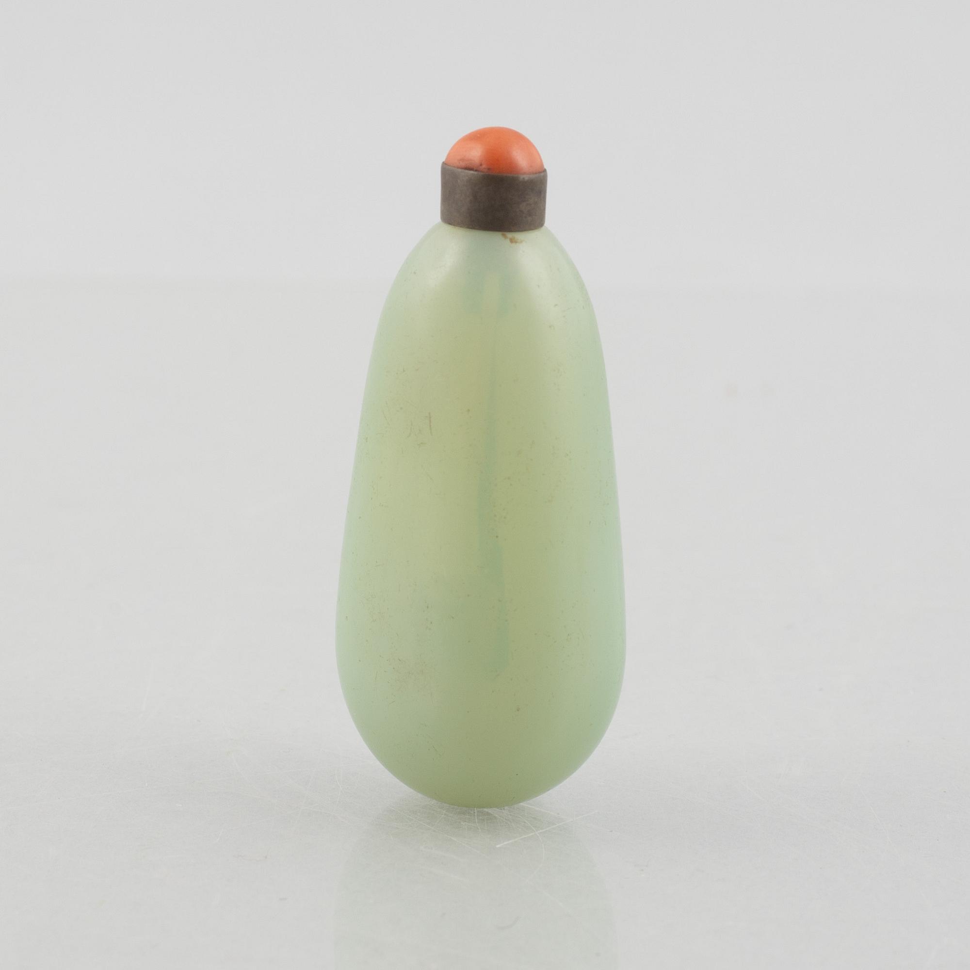 A group of three Chinese stone snuffbottles, 20th century.
