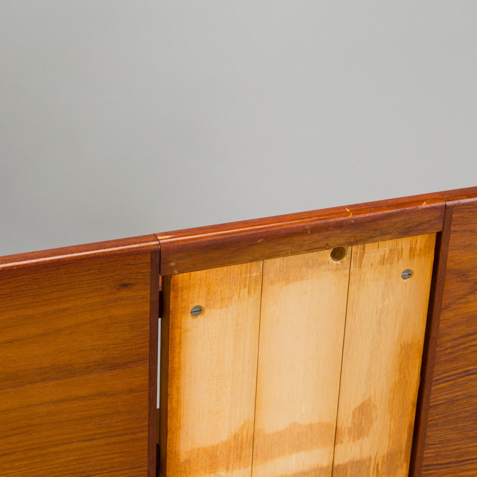 A mid 20th century dining table Niels O. Møller, J.L. Møllers Møbelfabrik, Denmark.